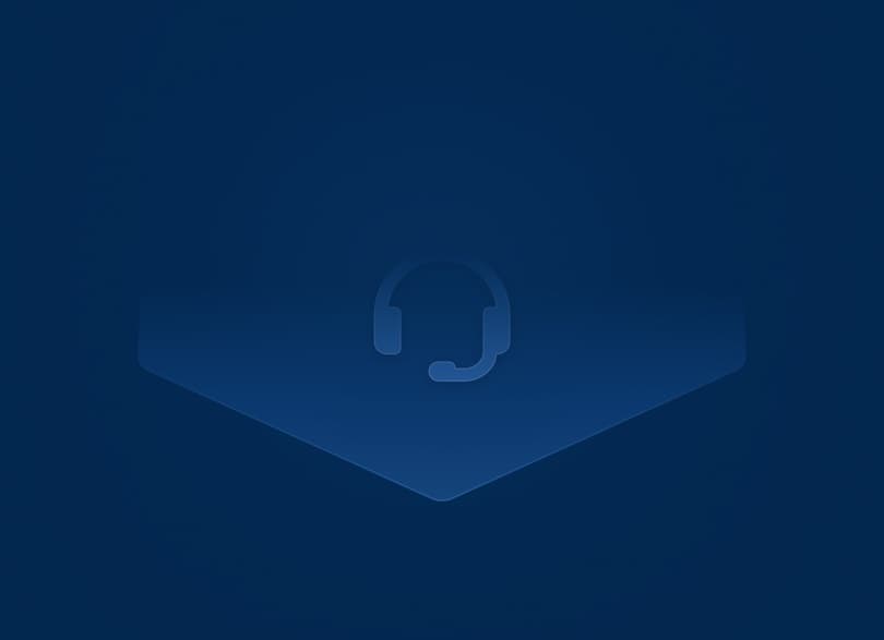 Ein Headset-Icon auf einer dunklen isometrischen Kachel als Symbol für Beratung